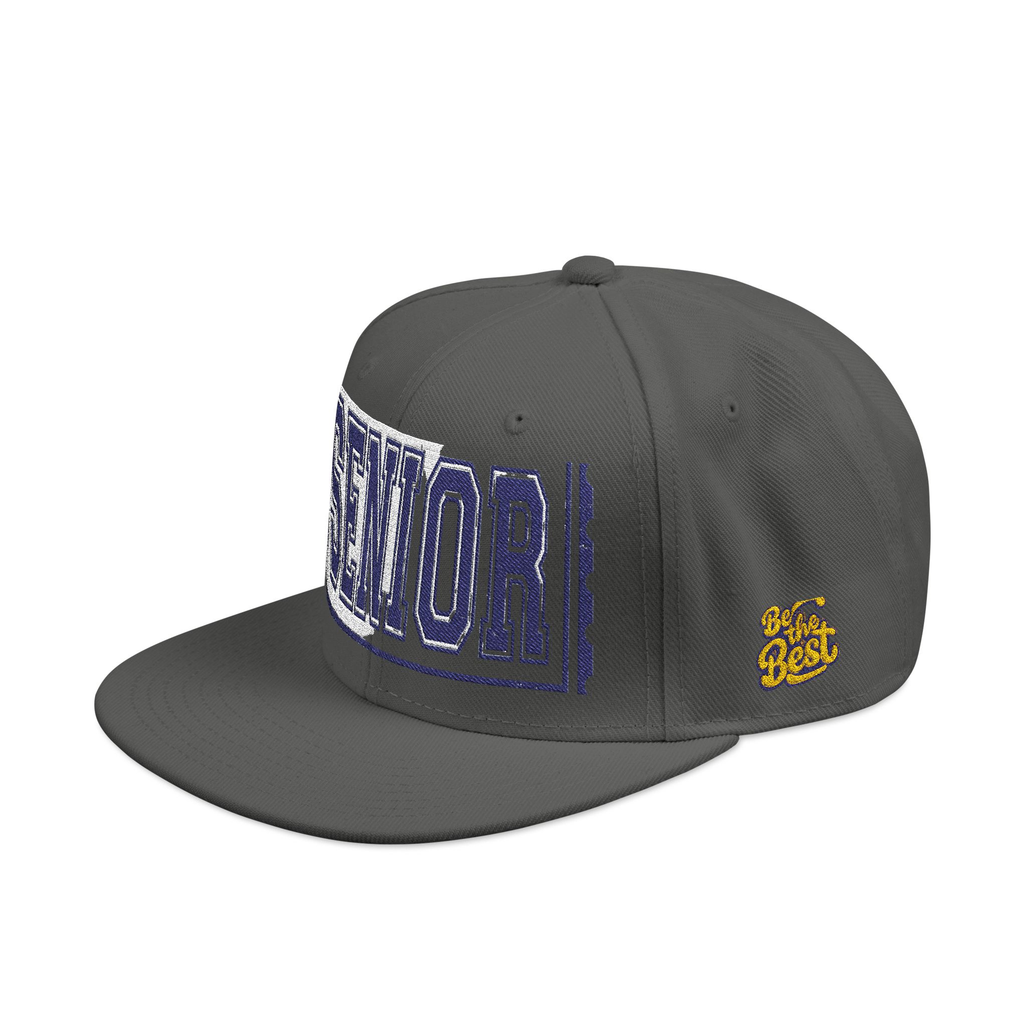 12048840605897301960_2048.jpeg Casquette — Design « SENIOR» en lettres épaisses avec logo latéral – Image 9
