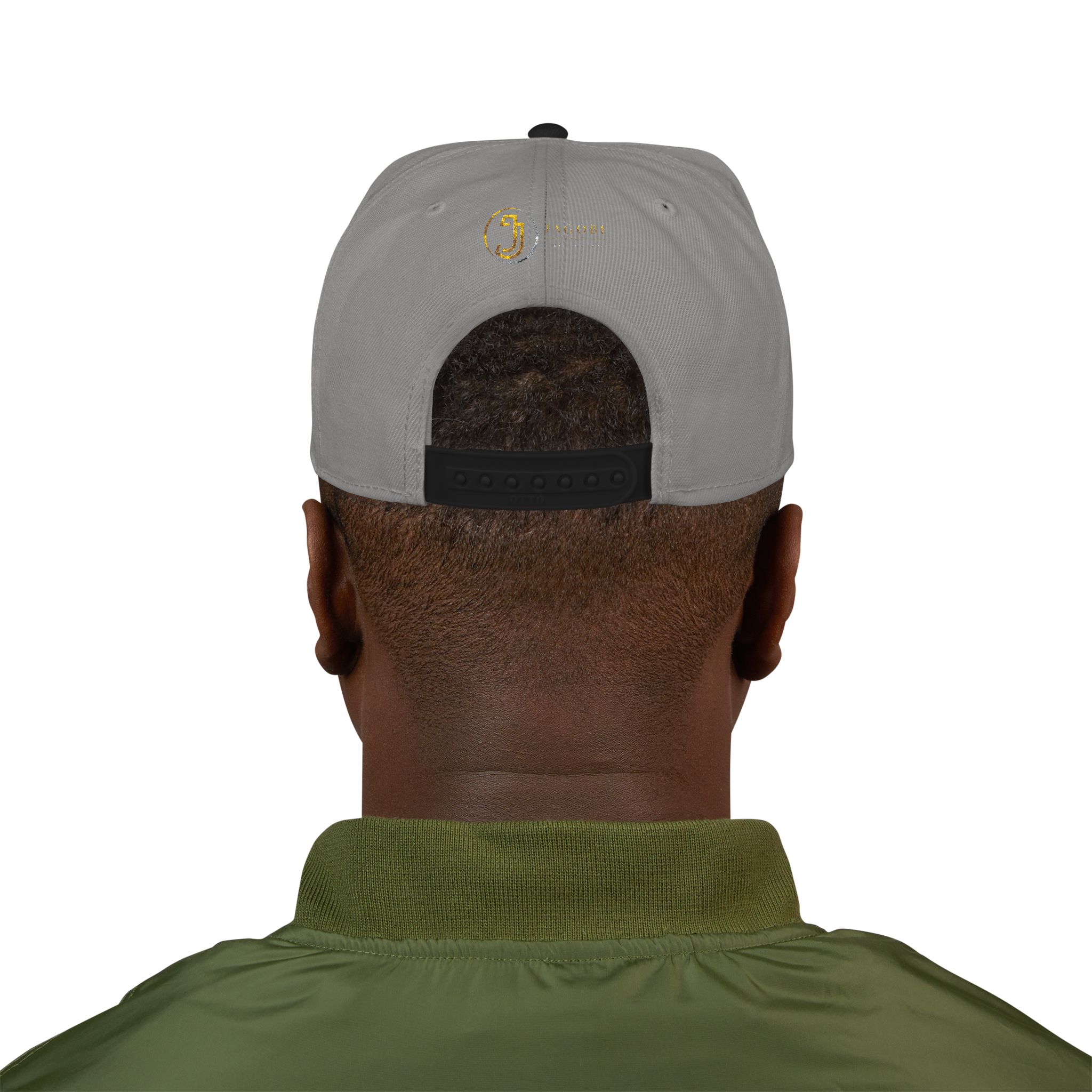 12354377545732640892_2048.jpeg Casquette — Design « SENIOR» en lettres épaisses avec logo latéral – Image 40