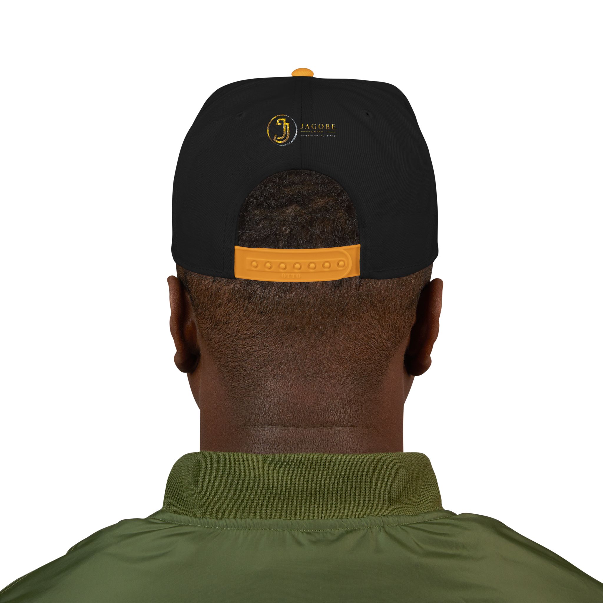 13040607992845103582_2048.jpeg Casquette — Design « SENIOR» en lettres épaisses avec logo latéral – Image 28