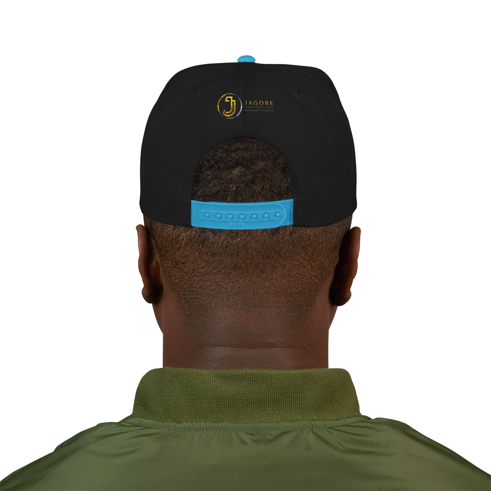 13263758931368907832_2048.jpeg Casquette — Design « SENIOR» en lettres épaisses avec logo latéral – Image 16