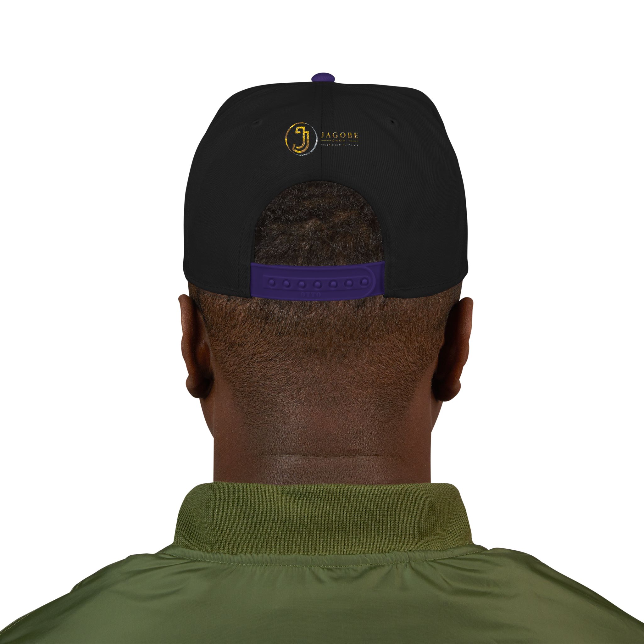 2240501541411475805_2048.jpeg Casquette — Design « SENIOR» en lettres épaisses avec logo latéral – Image 32