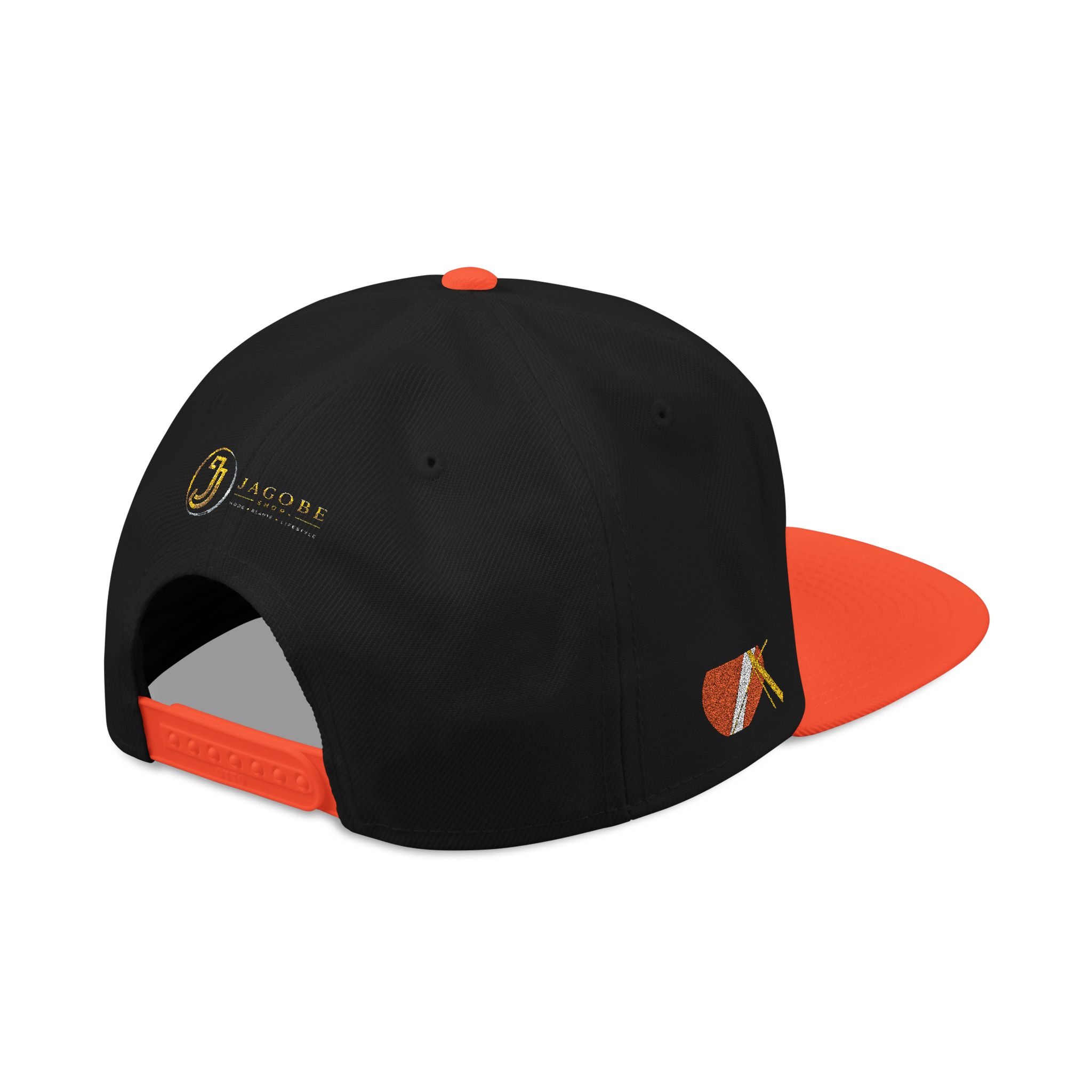 4390304286834257350_2048.jpeg Casquette — Design « SENIOR» en lettres épaisses avec logo latéral – Image 3