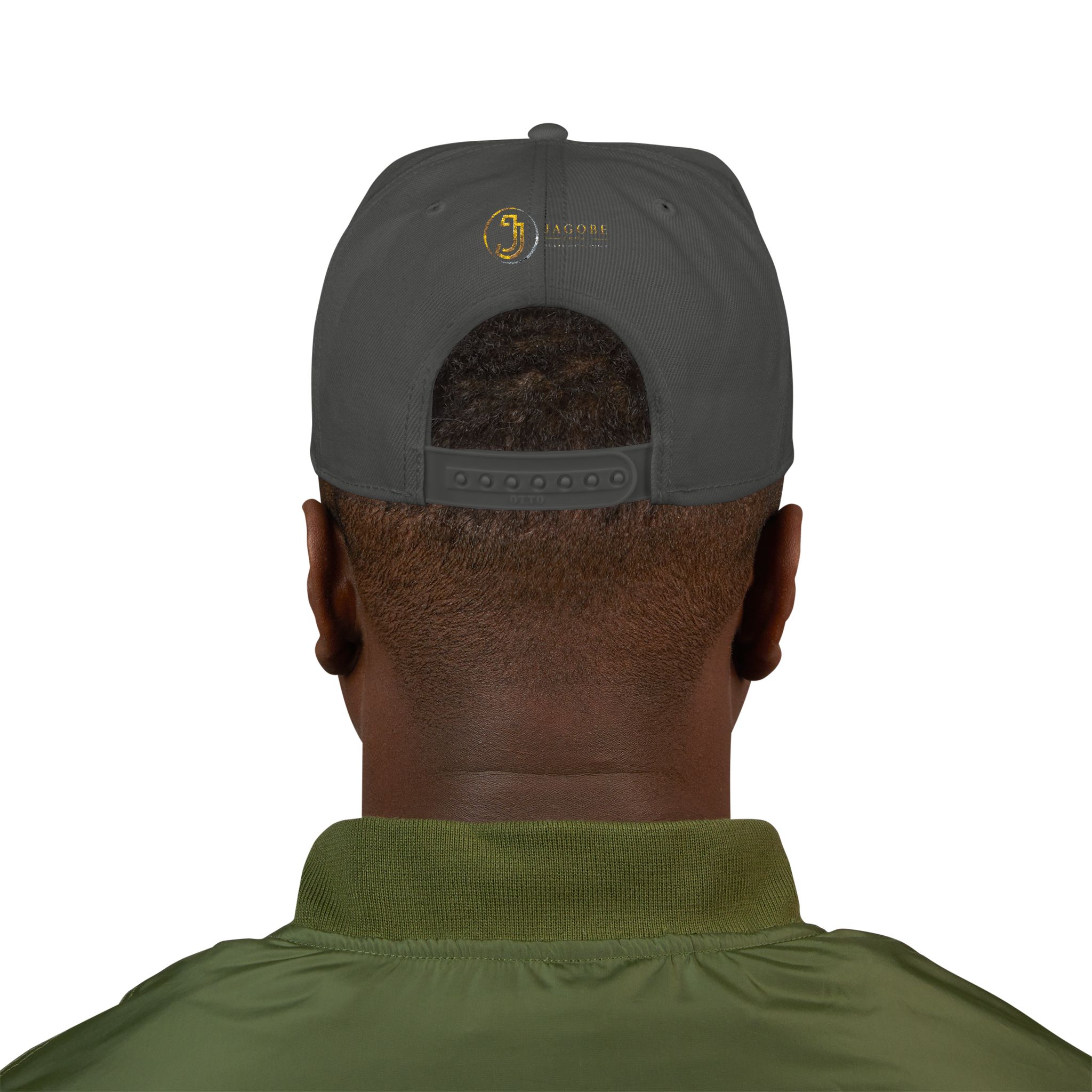 6524927585273182854_2048.jpeg Casquette — Design « SENIOR» en lettres épaisses avec logo latéral – Image 12